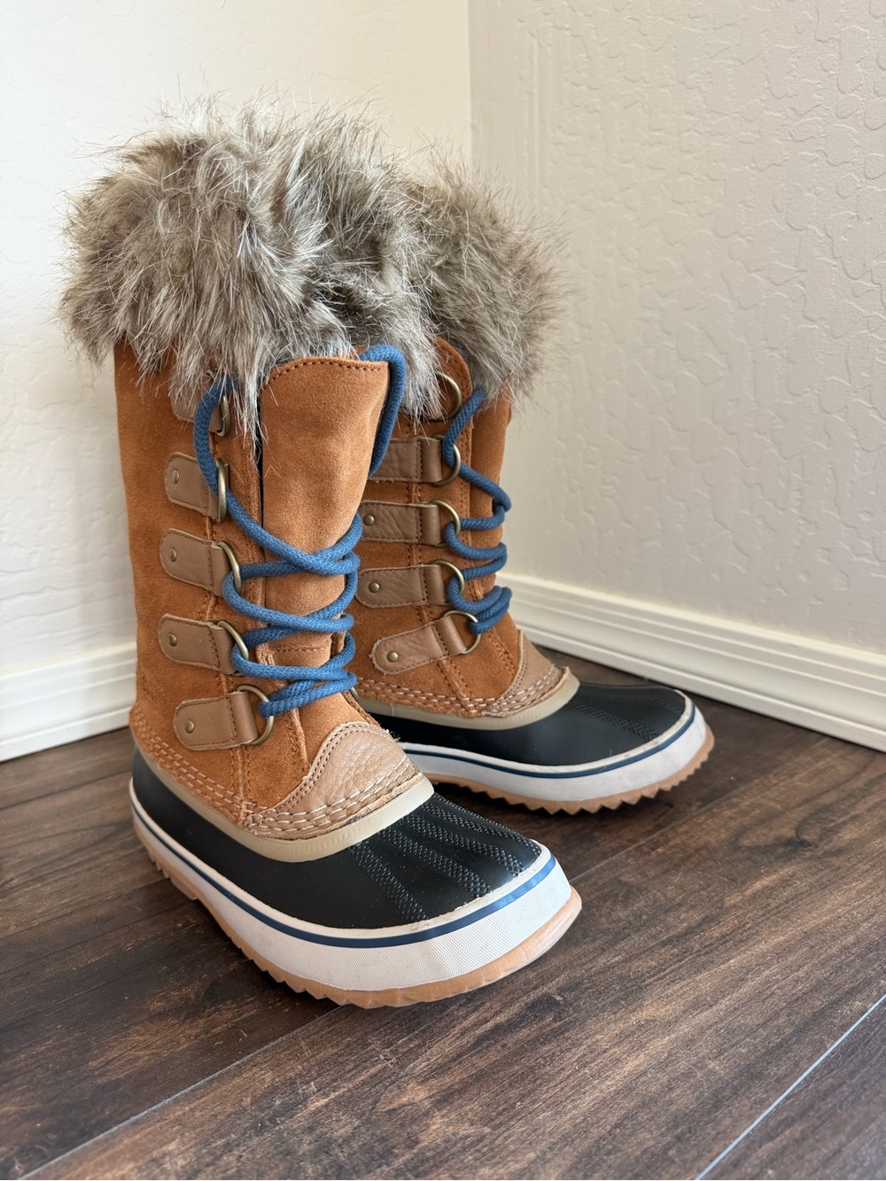Women’s Tan and Black Winter Duck Boots with Faux Fur Trim